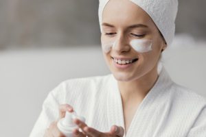 5راه برای درخشش پوست: راهنمای جامع انتخاب سرمهای مراقبت پوستی